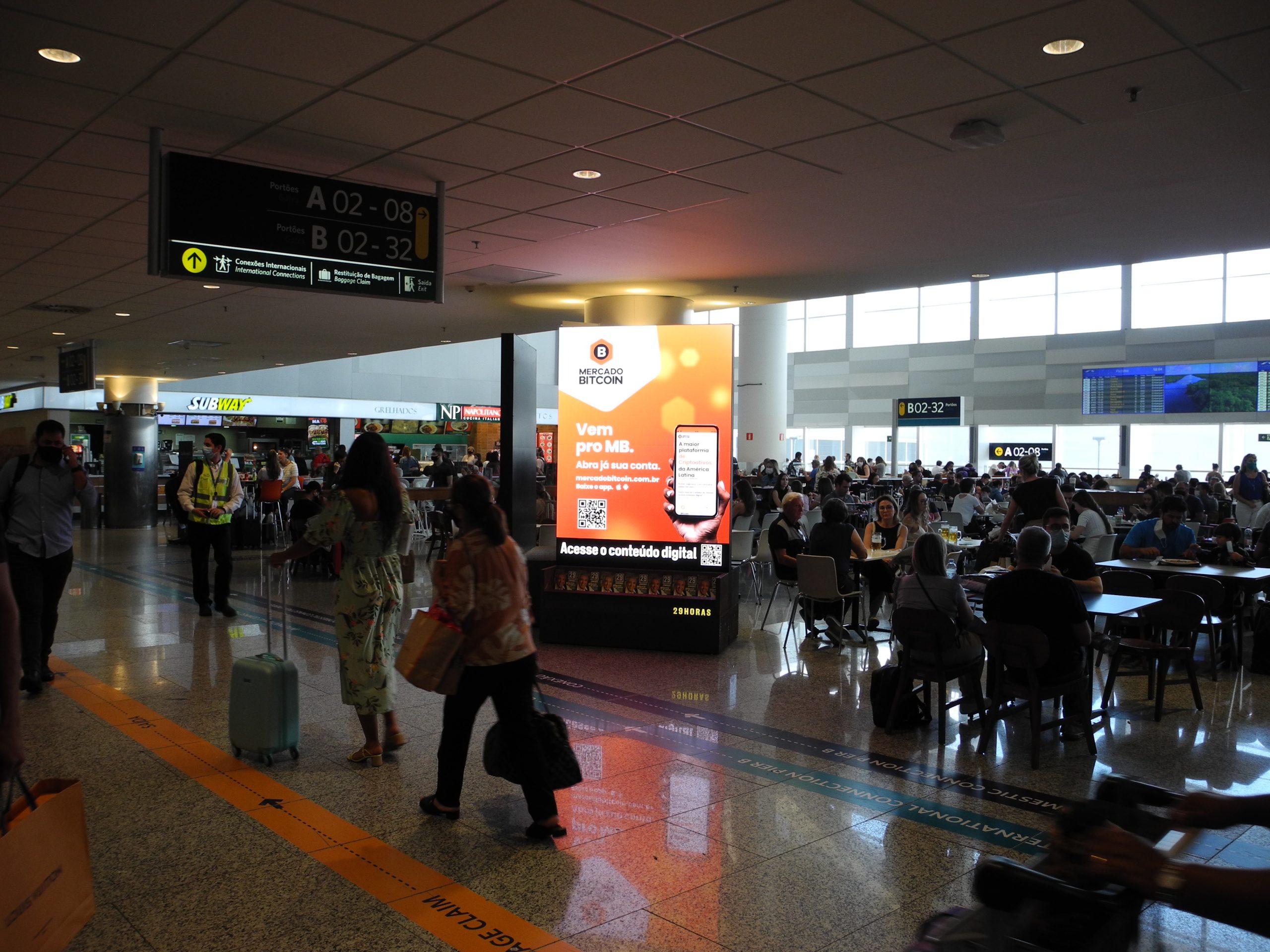 Totem Digital - Sala de embarque e desembarque - Aeroporto de Viracopos (Acesso ao desembarque)
