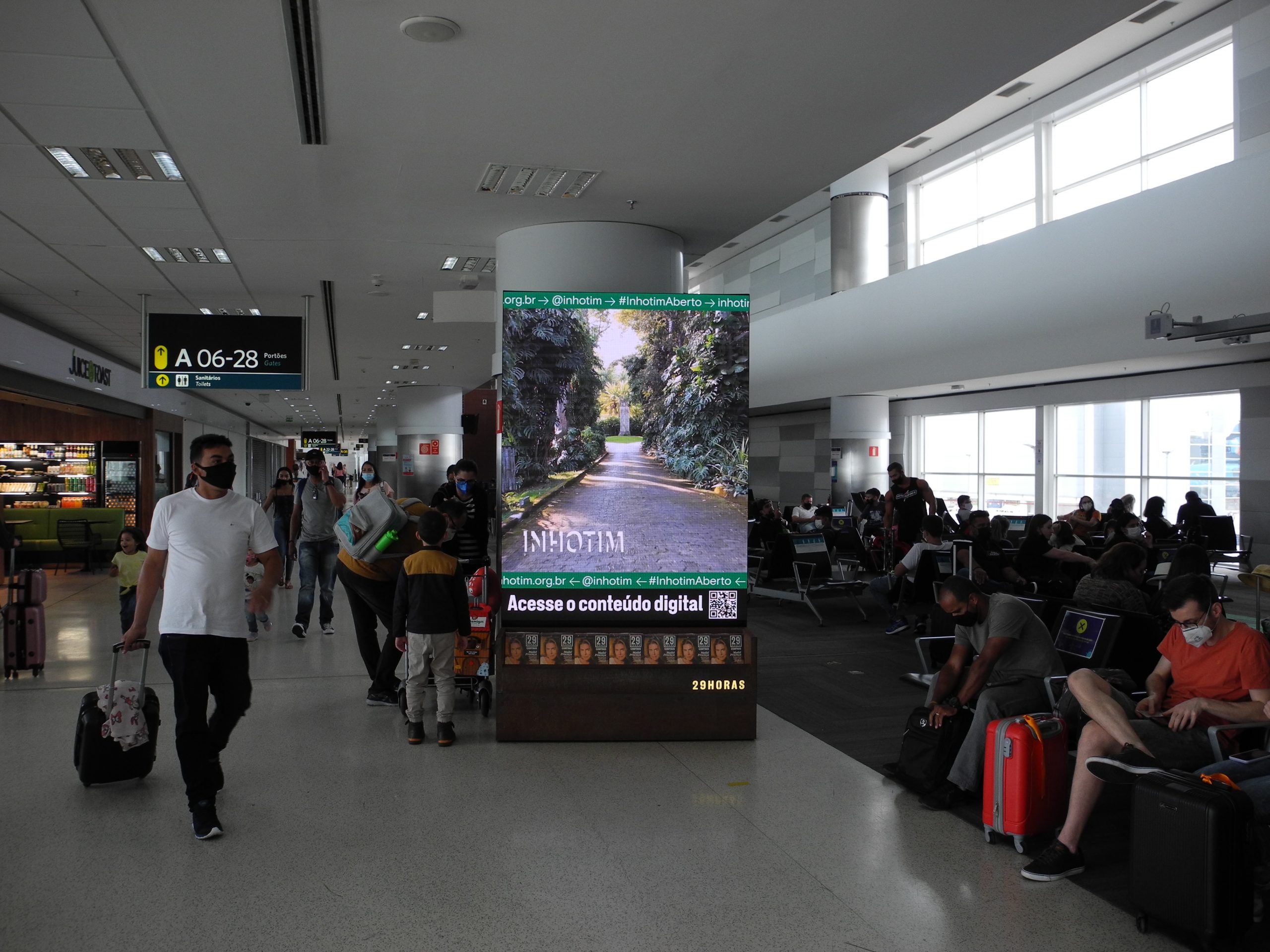Totem Digital - Sala de embarque internacional - Aeroporto de Viracopos