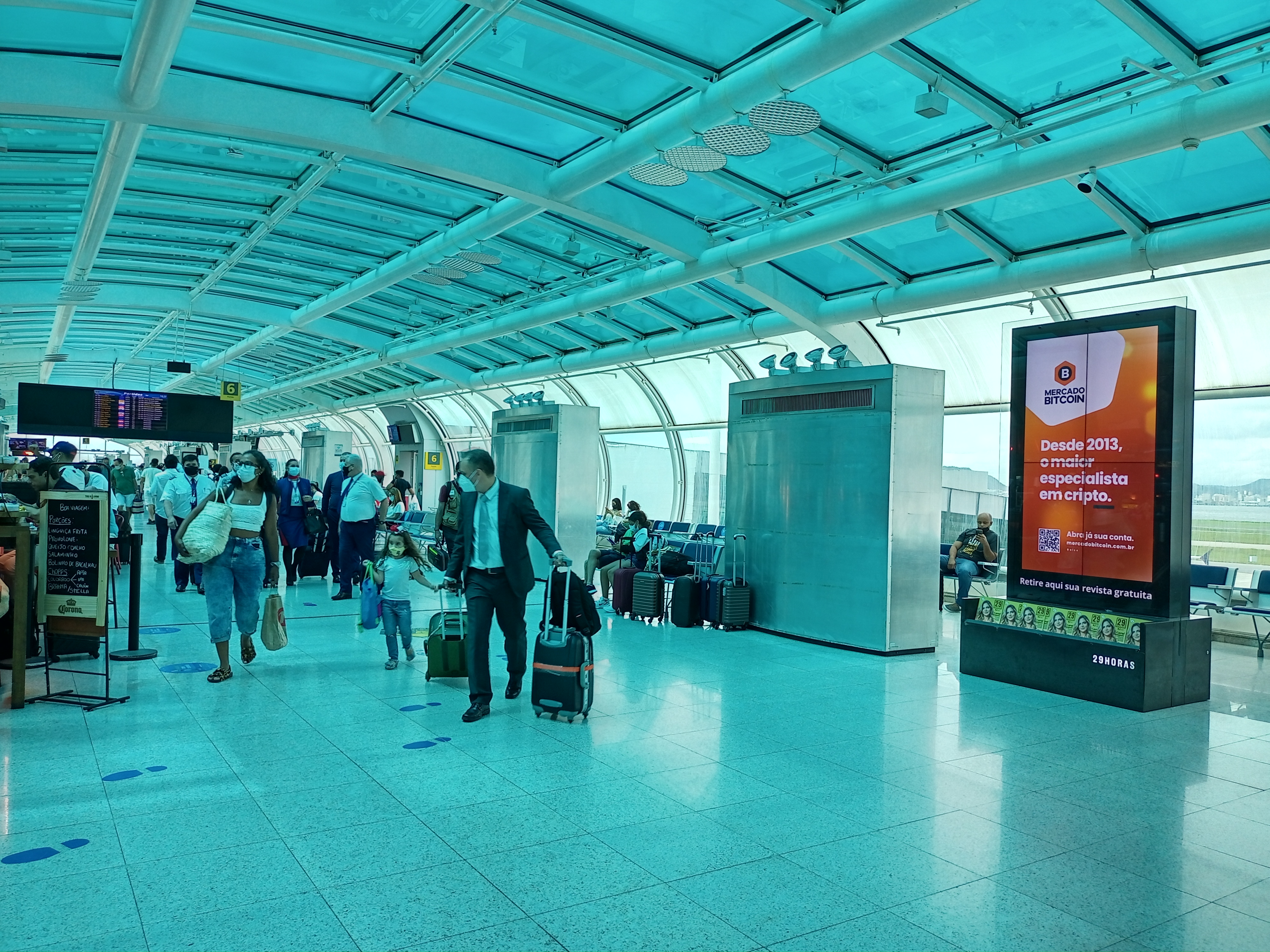Totem Digital - Sala de Embarque e Desembarque - Aeroporto Santos Dumont (Portões 5 e 6)